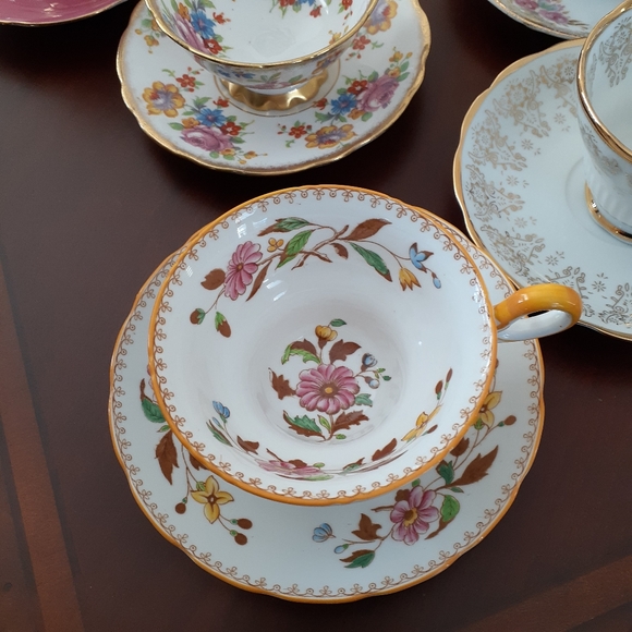 8 china cups & saucers - Picture 6 of 6